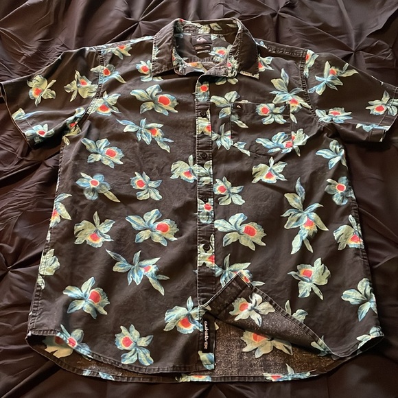 Men’s button down Quicksilver short sleeve shirt - Picture 4 of 4